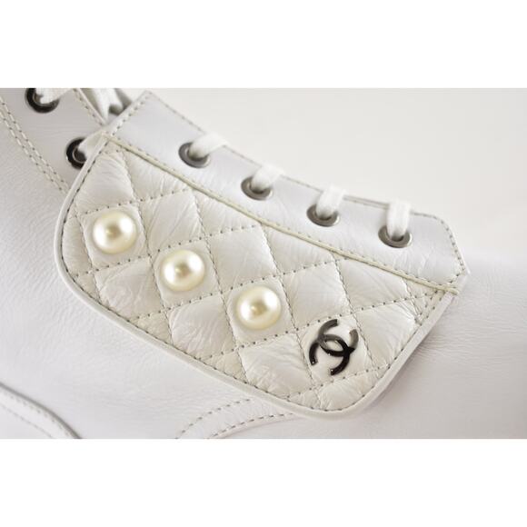 Chanel 18K White Pearl CC Chain Around Combat Lace Up Tie Ankle Short Boots 37 - Picture 5 of 15
